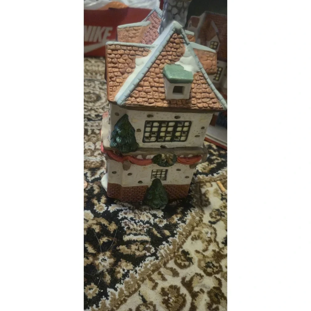 Dickens Collectables Towne Series Inn Lighted Village House Xmas